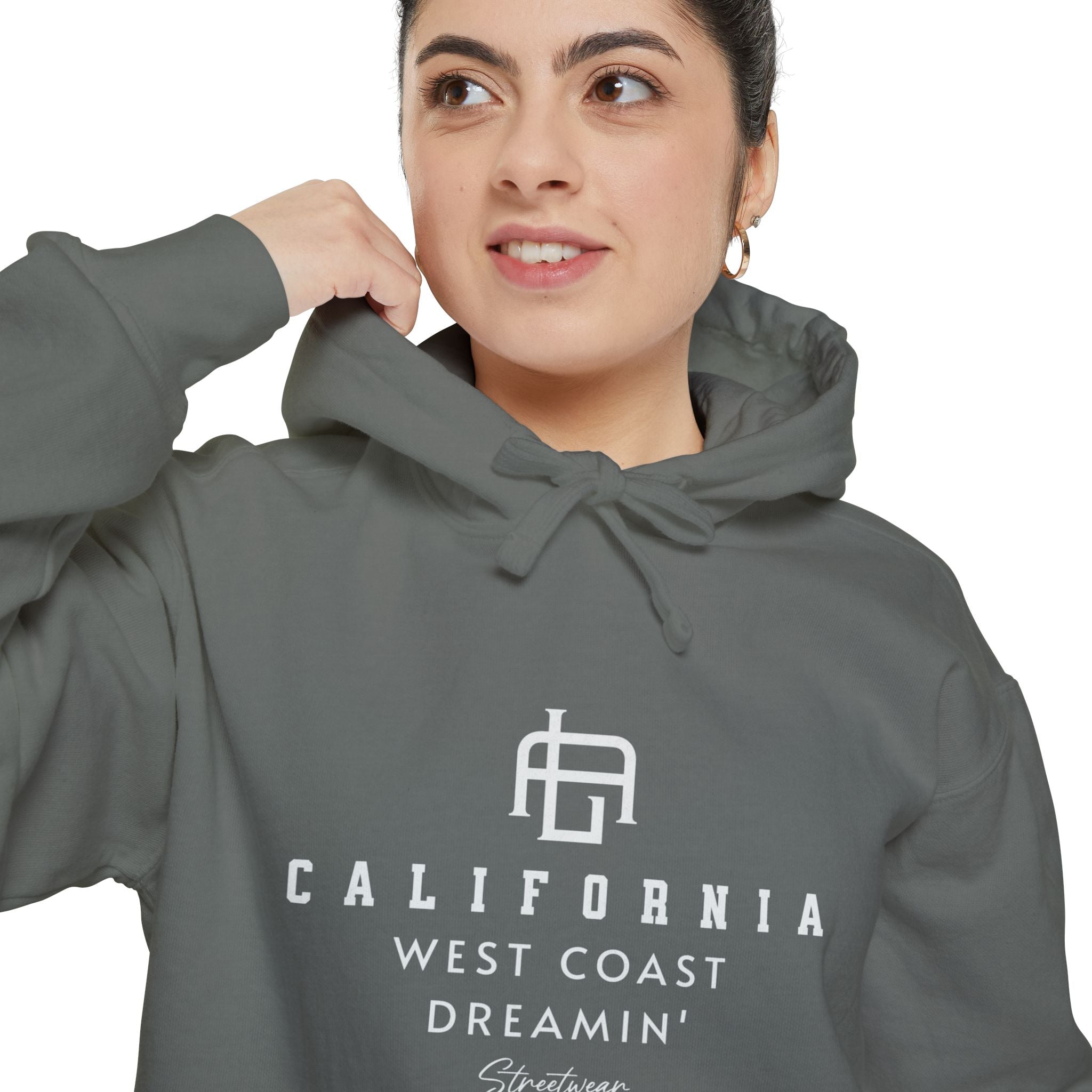 California Dreamin’ Hoodie – Unisex Garment-Dyed Comfort for Travel & Relaxation
