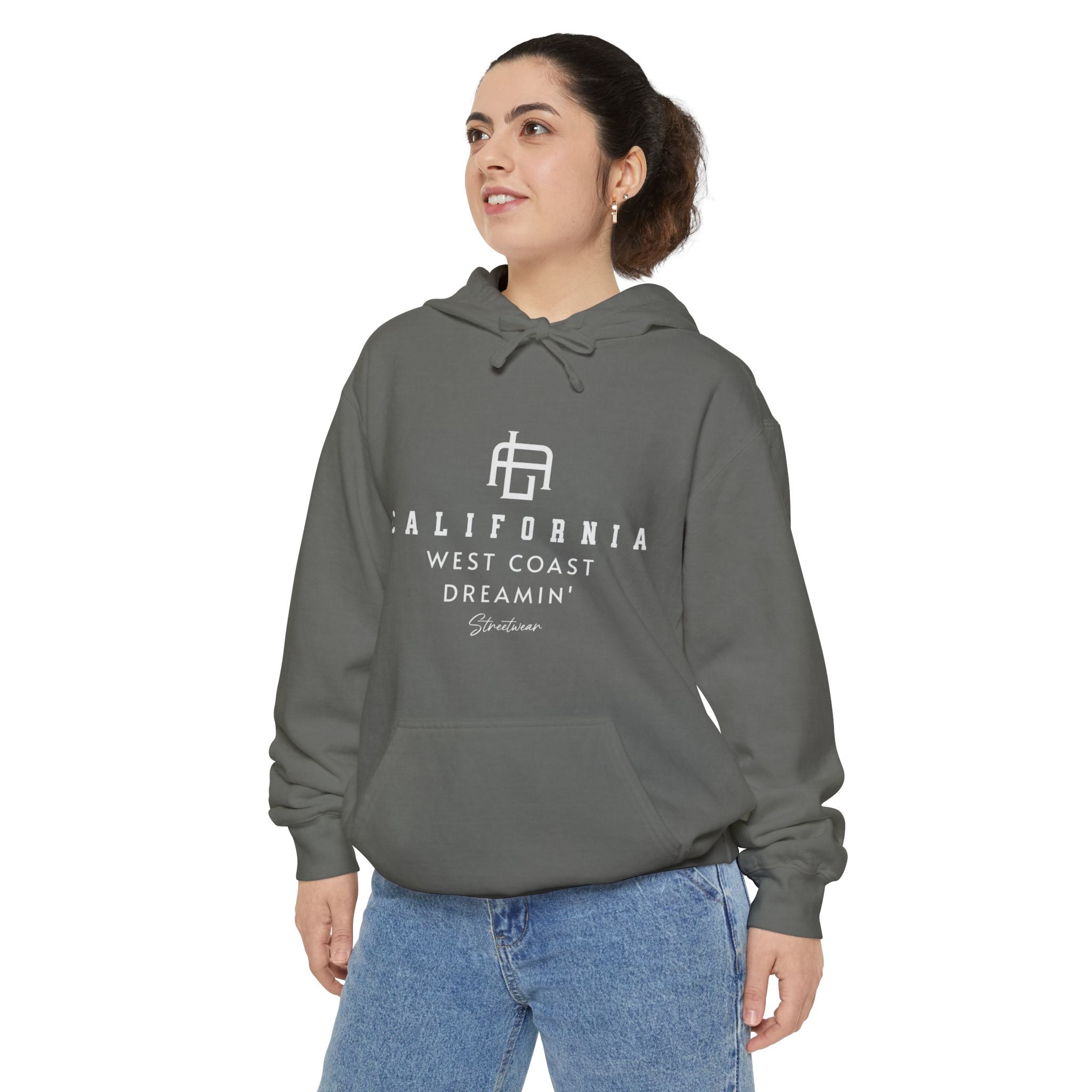 California Dreamin’ Hoodie – Unisex Garment-Dyed Comfort for Travel & Relaxation